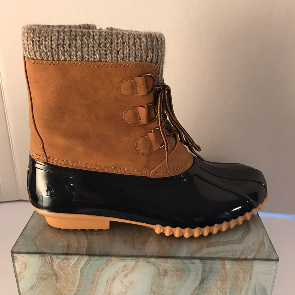 Sporto Duck Boots in Navy & Tan Size 8